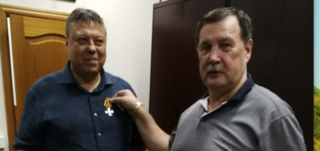 Атаман Камшилов вручил генералу КВ Михайлову С.А. Георгиевский крест