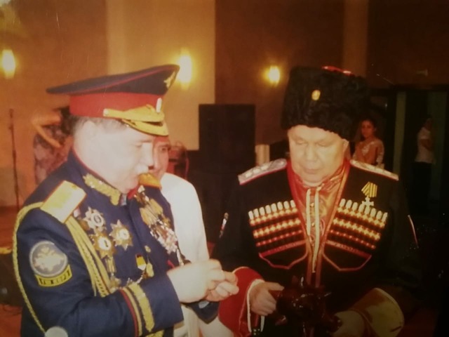 ПРЕДСЕДАТЕЛЬ СОВЕТА АТАМАНОВ РОССИИ КАМШИЛОВ В.В. И КАЗАКИ СКВРИЗ СЕРДЕЧНО ПОЗДРАВЛЯЮТ ЛЕГЕНДУ БОКСА АГЕЕВА В.П. С ДНЁМ РОЖДЕНИЯ