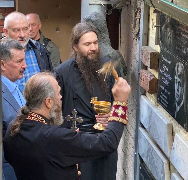 Настала необходимость поставить точку в вопросе о насильственном характере смерти русского поэта Сергея Есенина.